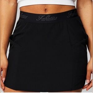 Women’s Fabletics Woven Pocket Skirt w/ Built In Shorts Black Size Large
